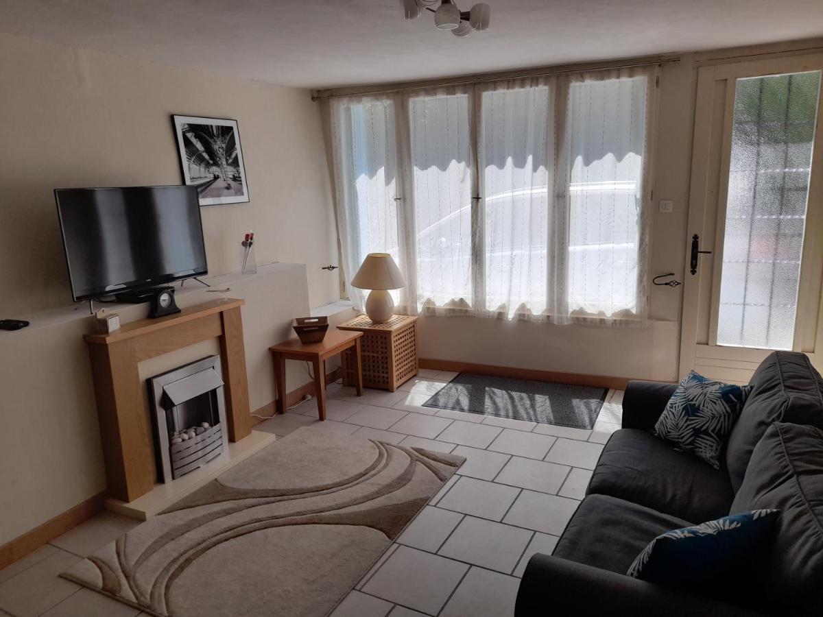 Maison En Ville Avec Terrasse Ensoleillee Et Wi-Fi Magnac-Laval Exteriör bild