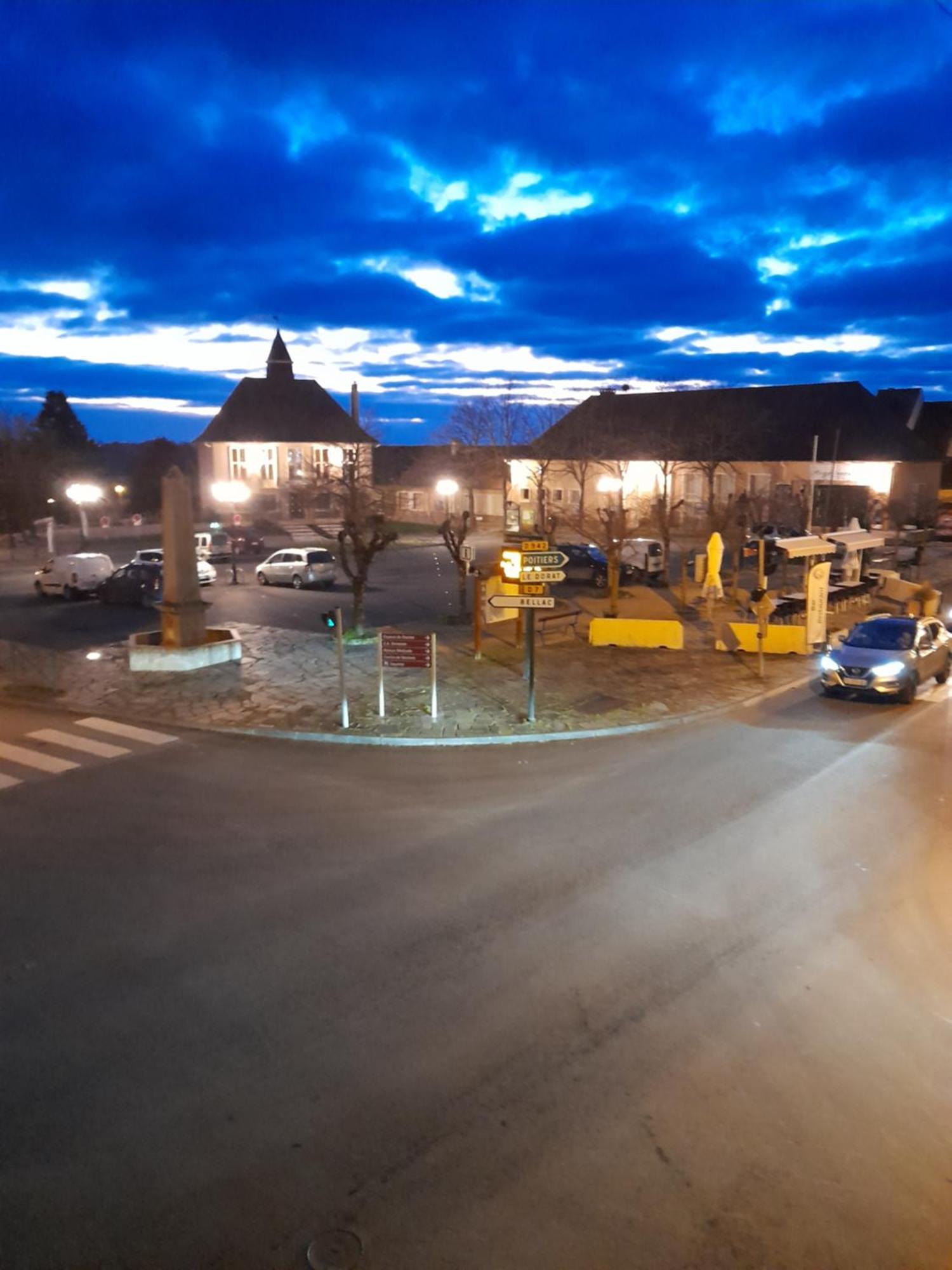 Maison En Ville Avec Terrasse Ensoleillee Et Wi-Fi Magnac-Laval Exteriör bild